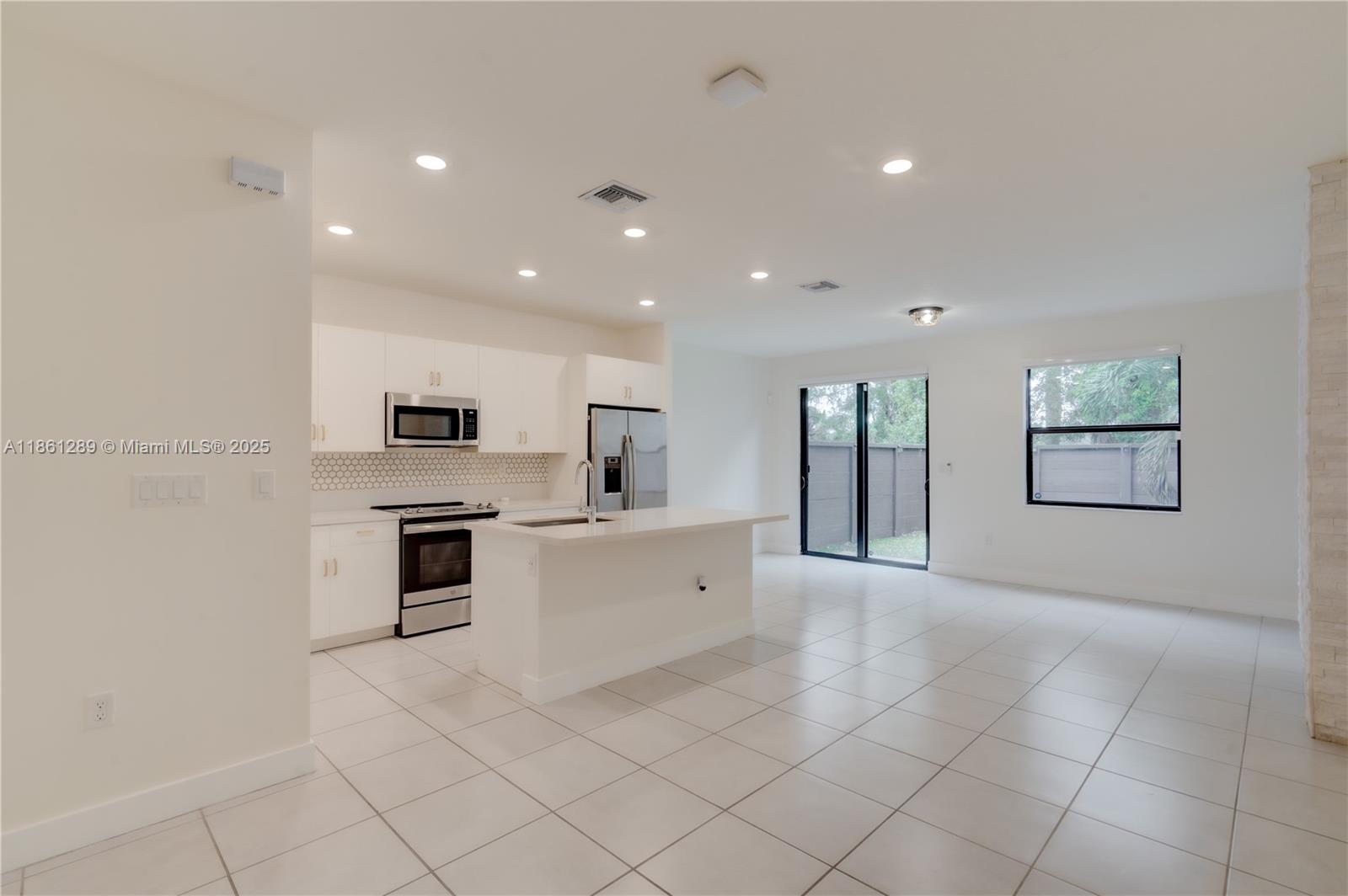 DUNNWOODY LAKE - Residential Lease
