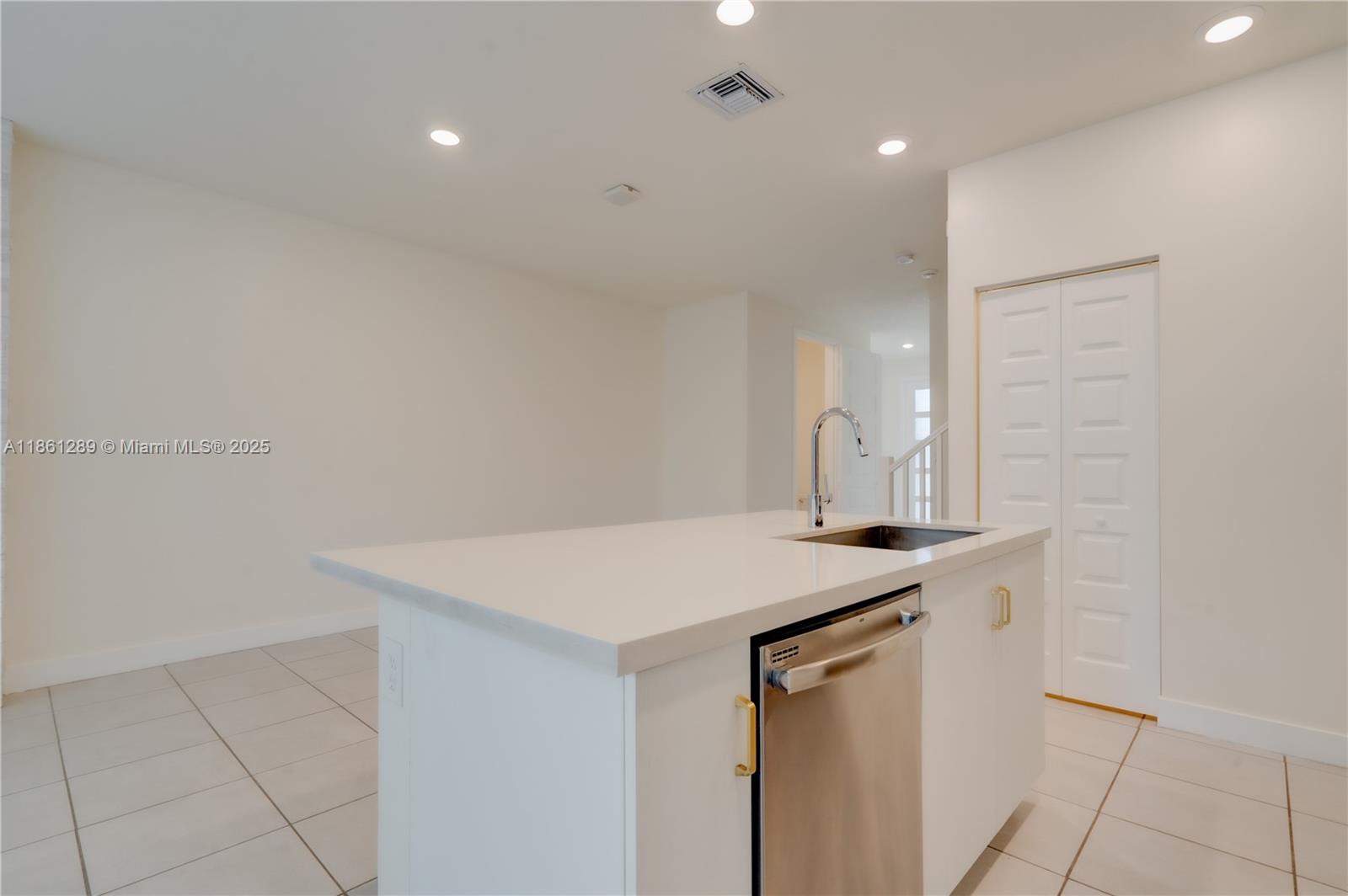 DUNNWOODY LAKE - Residential Lease