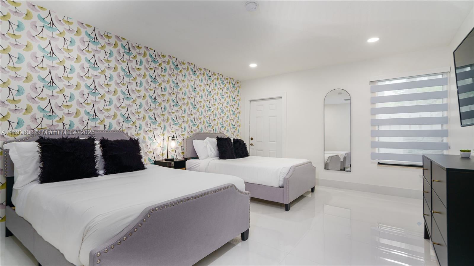 CHAMBERS LAND CO SUB NE1/ - Residential