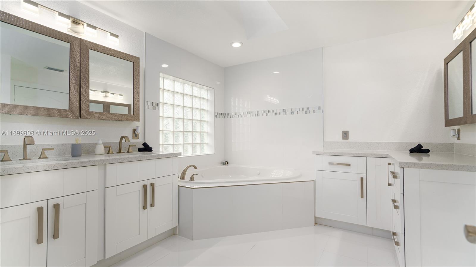 CHAMBERS LAND CO SUB NE1/ - Residential