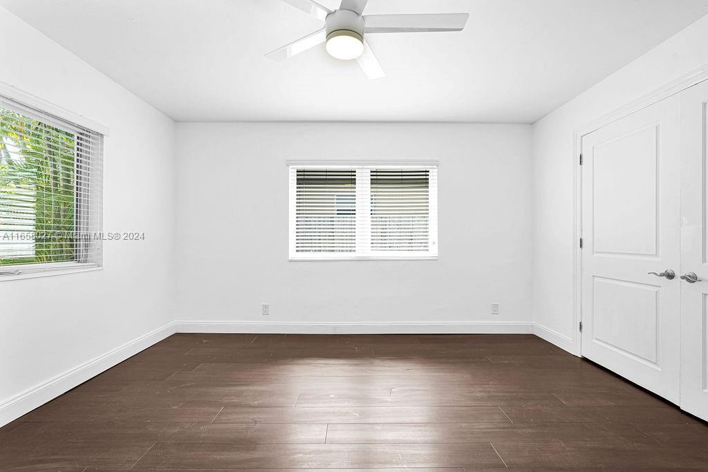HOLLYWOOD LAKES SECTION - Residential