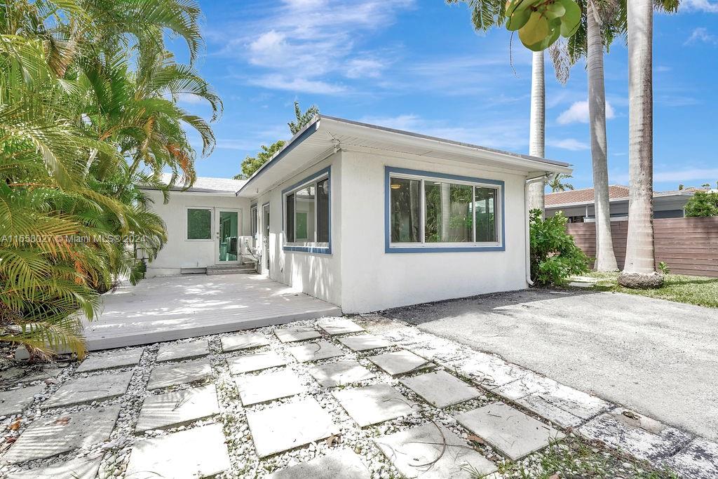 HOLLYWOOD LAKES SECTION - Residential