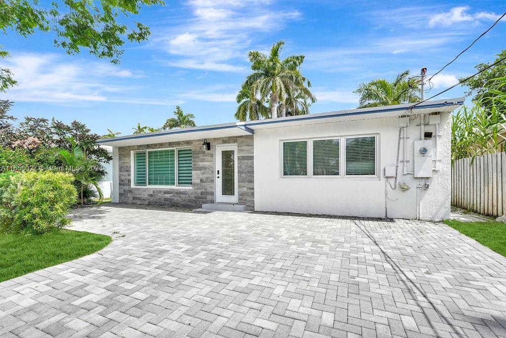 HOLLYWOOD LAKES SECTION - Residential