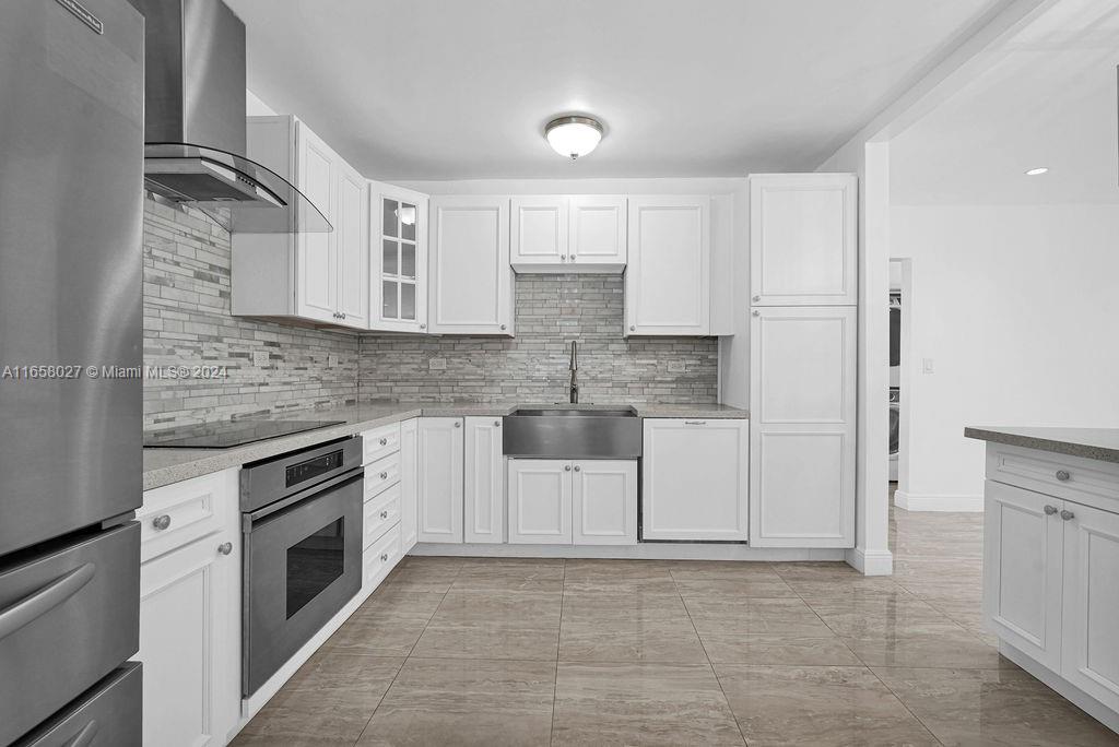 HOLLYWOOD LAKES SECTION - Residential