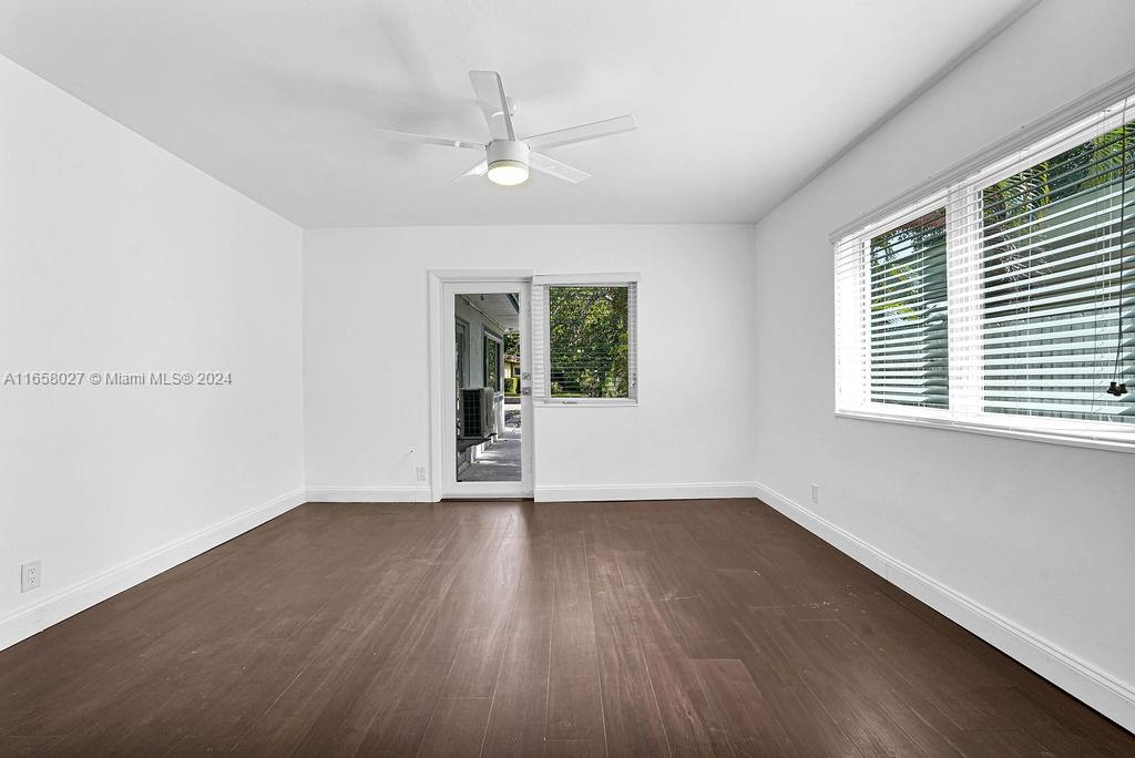 HOLLYWOOD LAKES SECTION - Residential
