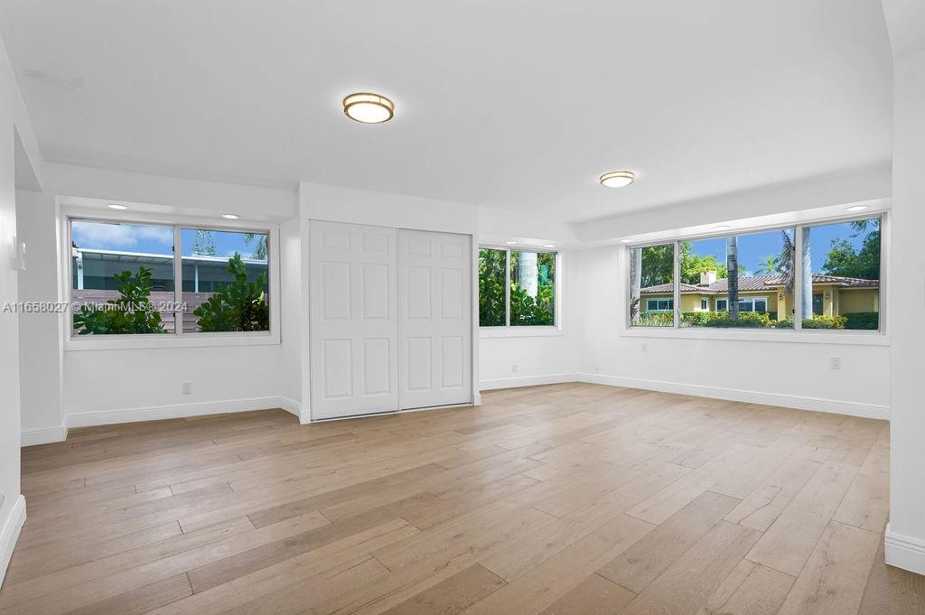 HOLLYWOOD LAKES SECTION - Residential