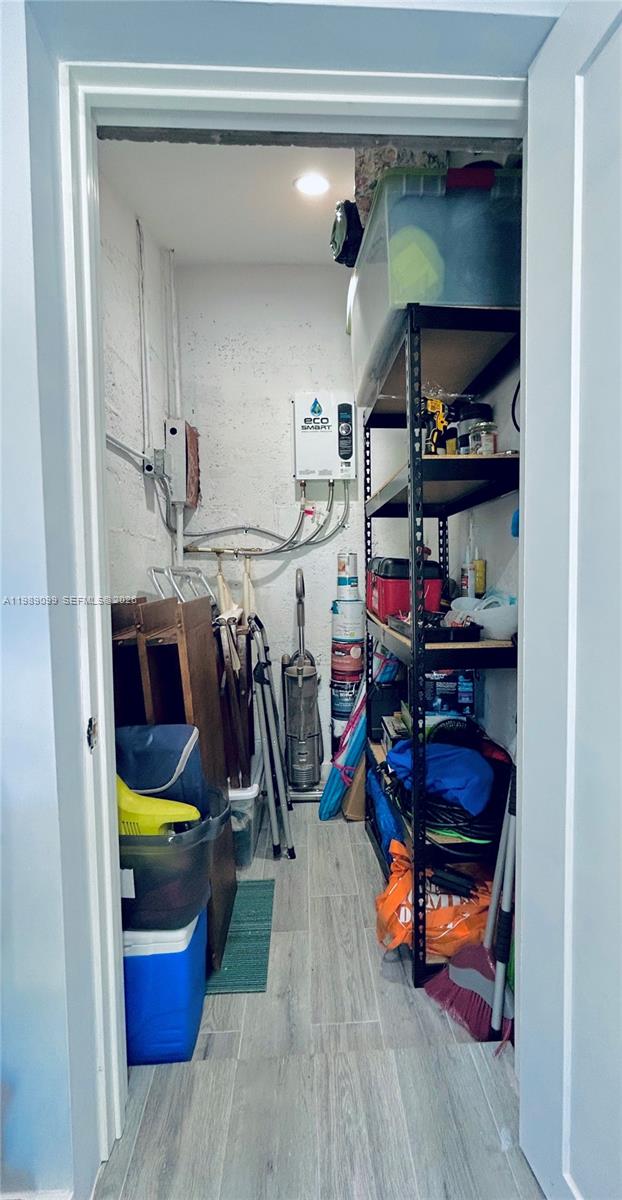 CORINNE PARK - Residential Lease