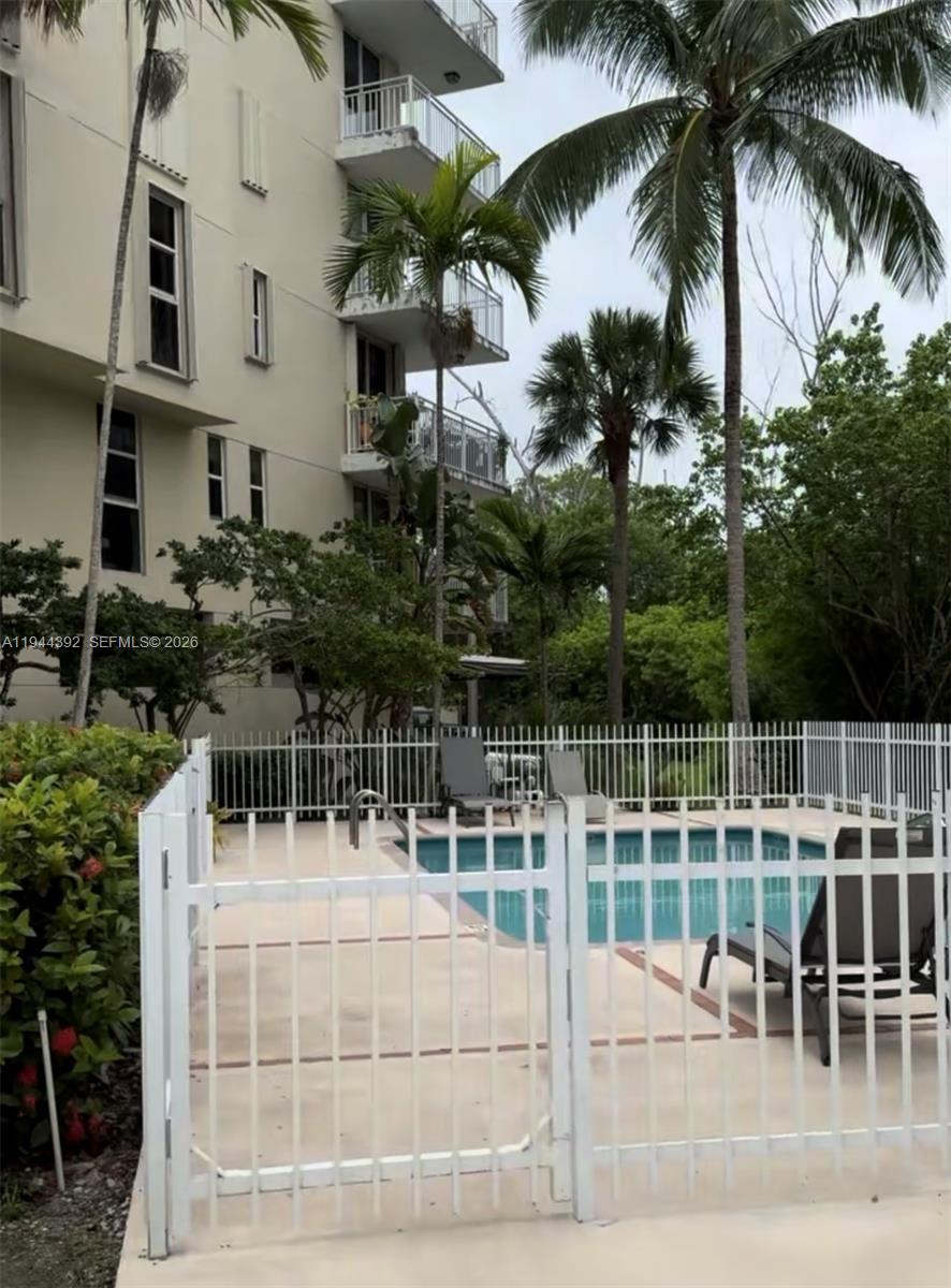 VISTA ON THE BAY CONDO - Residential