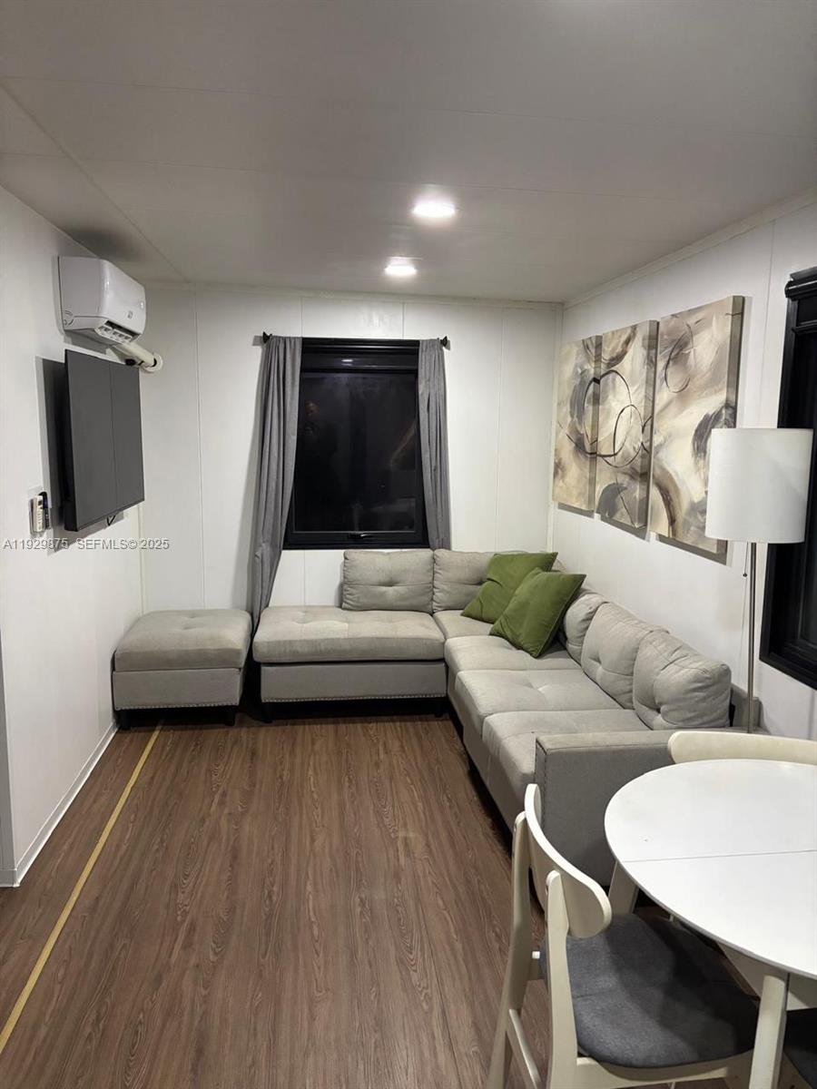 REED LAND CO - Residential Lease