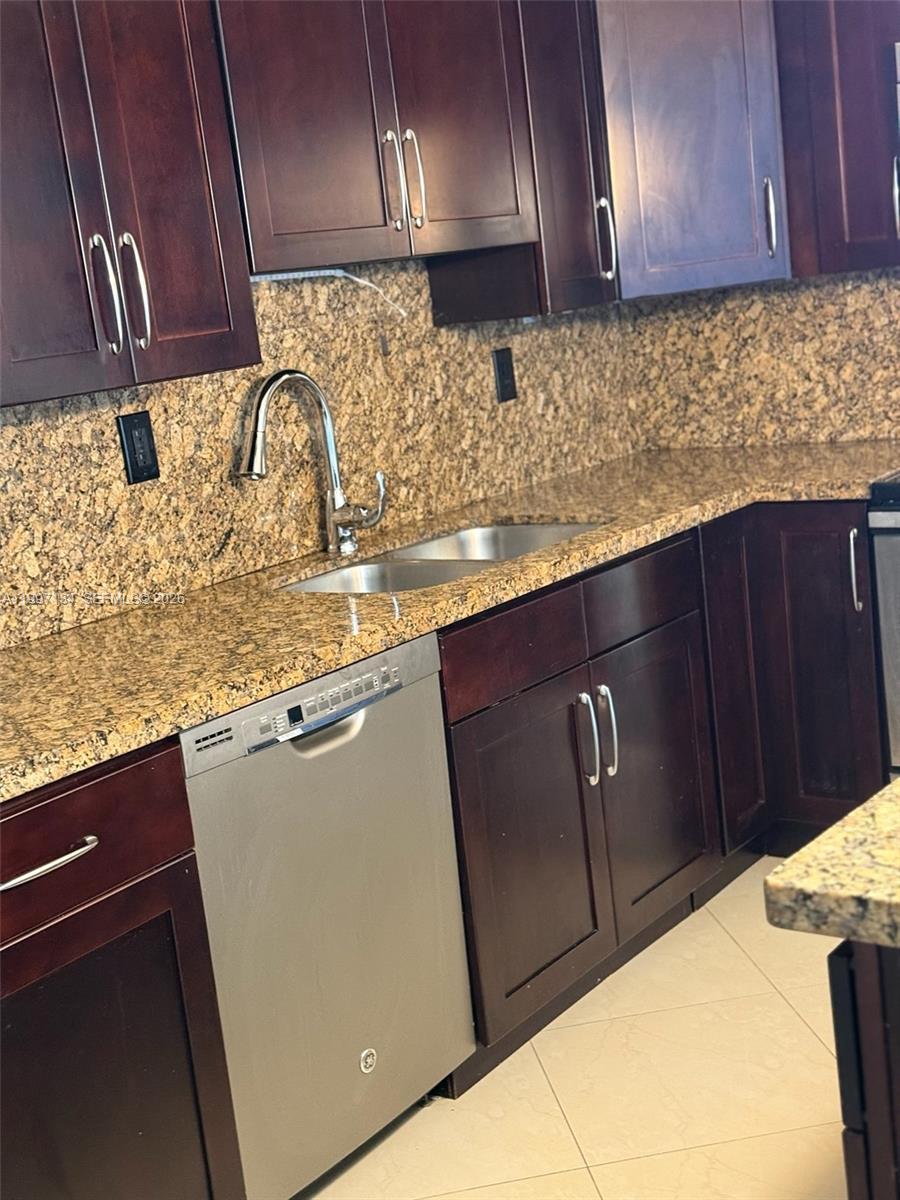 CORAL POINT CONDOMINIUM - Residential Lease