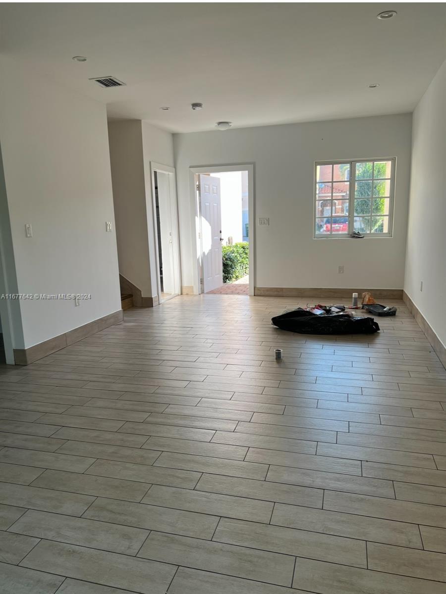 PALM VILLAS TOWNHOMES I C - Residential Lease