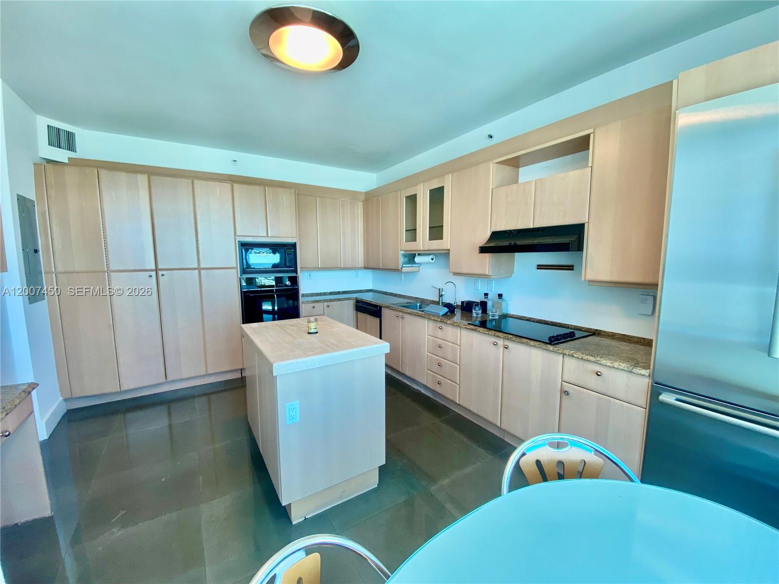 300 S Pointe Dr 3204