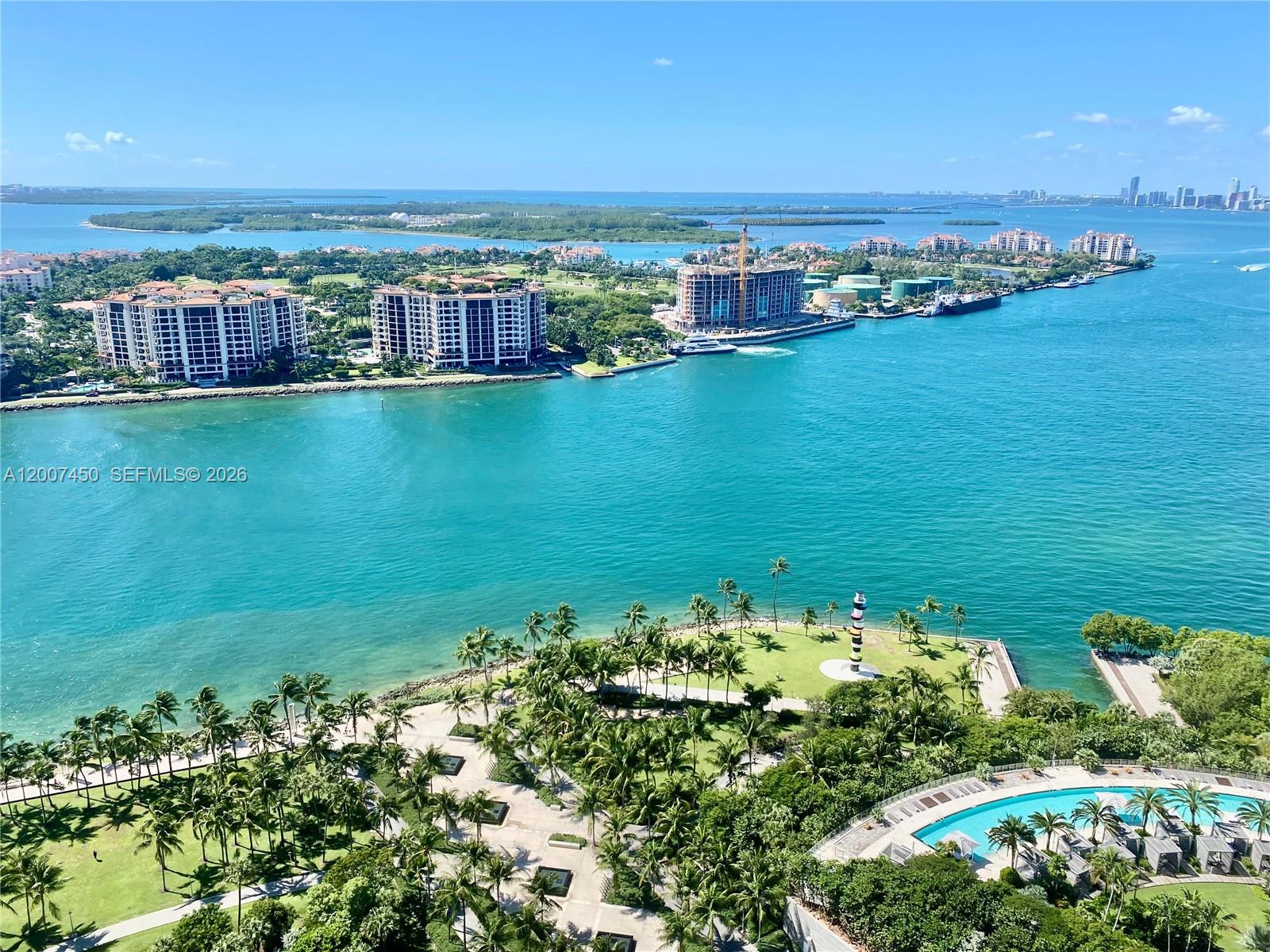 300 S Pointe Dr 3204