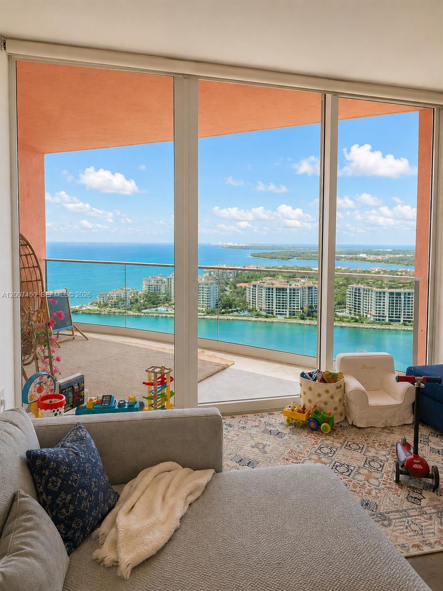 300 S Pointe Dr 3204