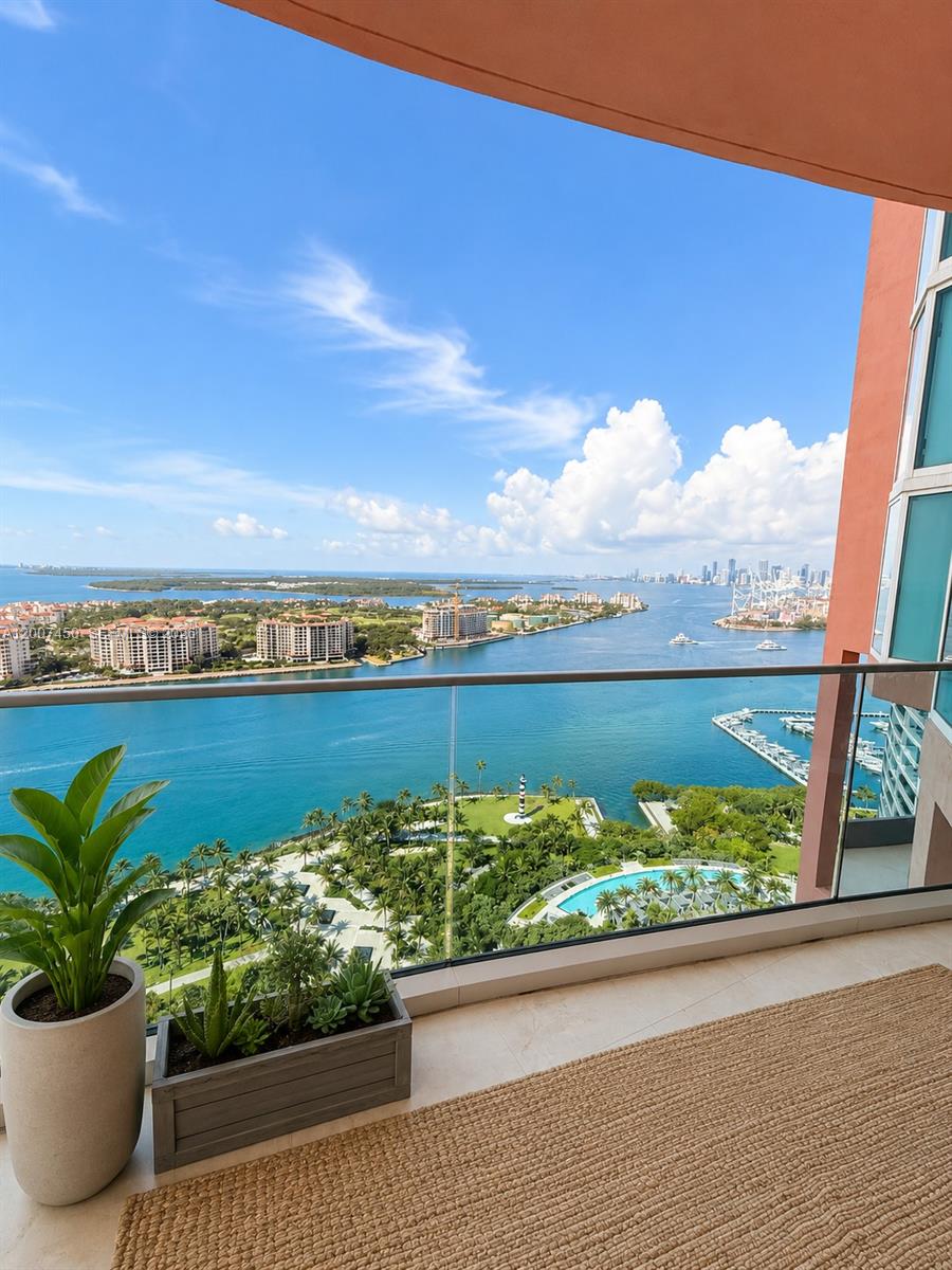 300 S Pointe Dr 3204
