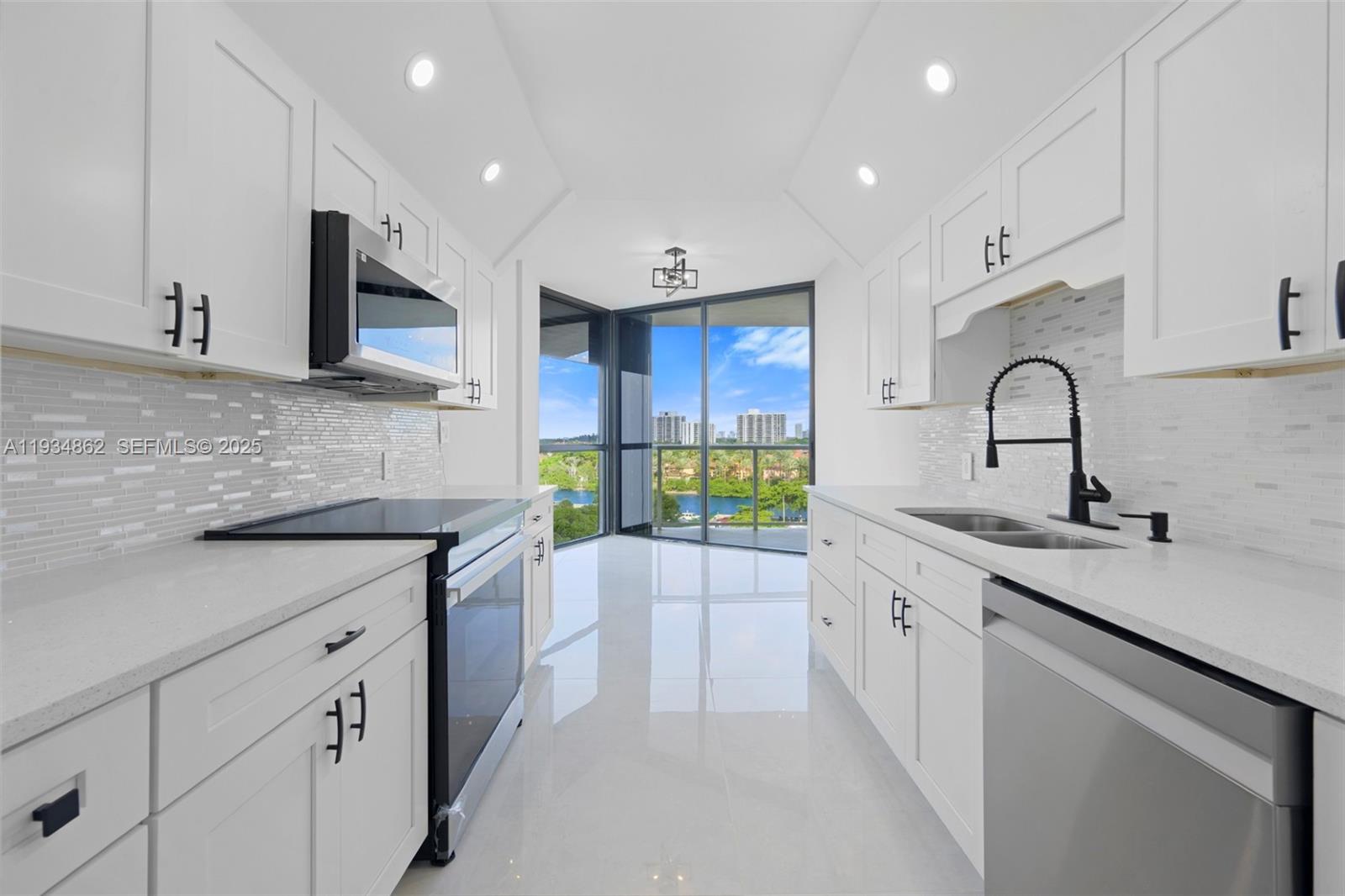 HAMPTONS WEST CONDO - Residential