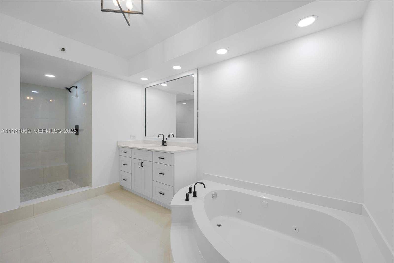 HAMPTONS WEST CONDO - Residential