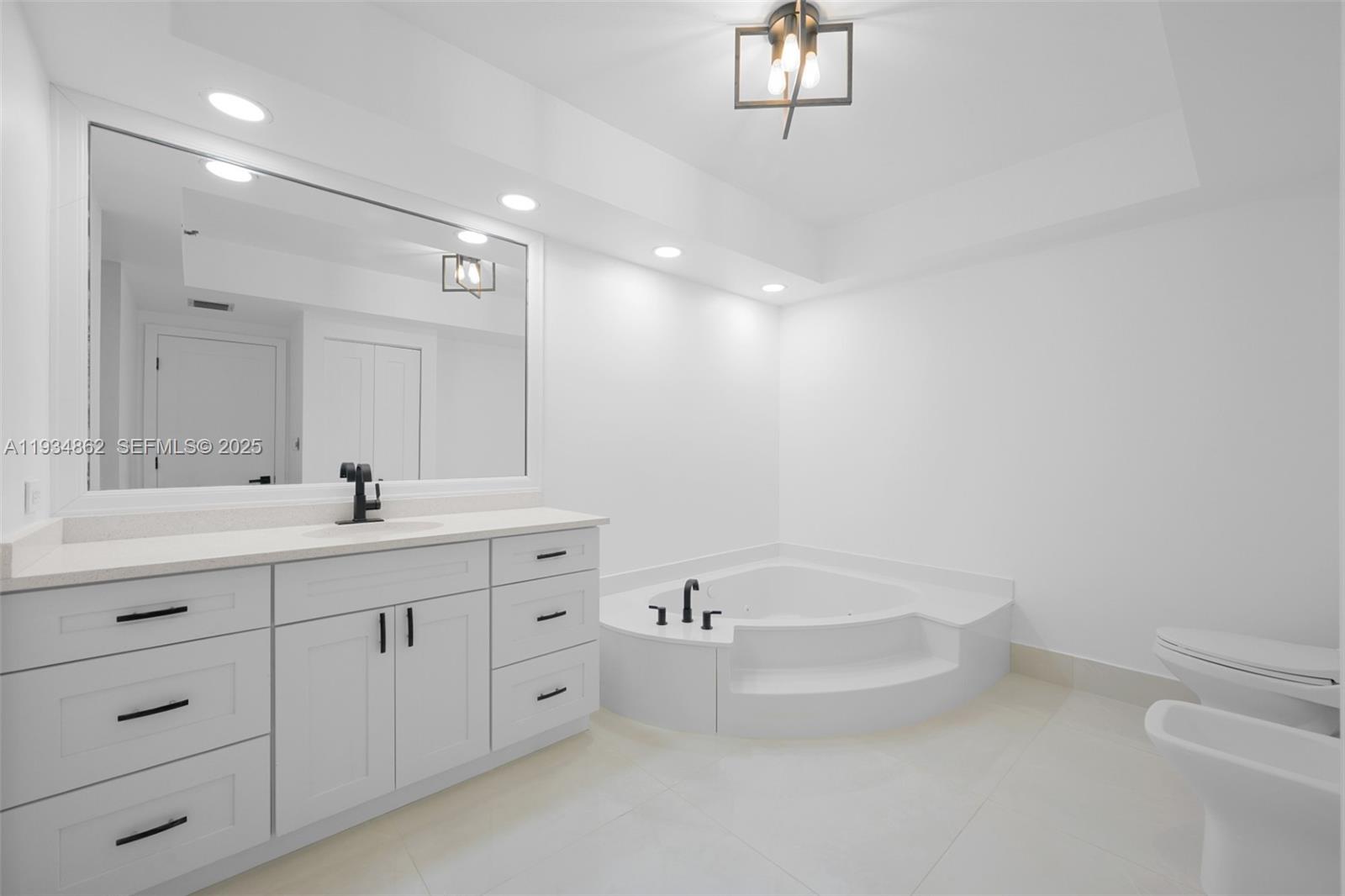 HAMPTONS WEST CONDO - Residential