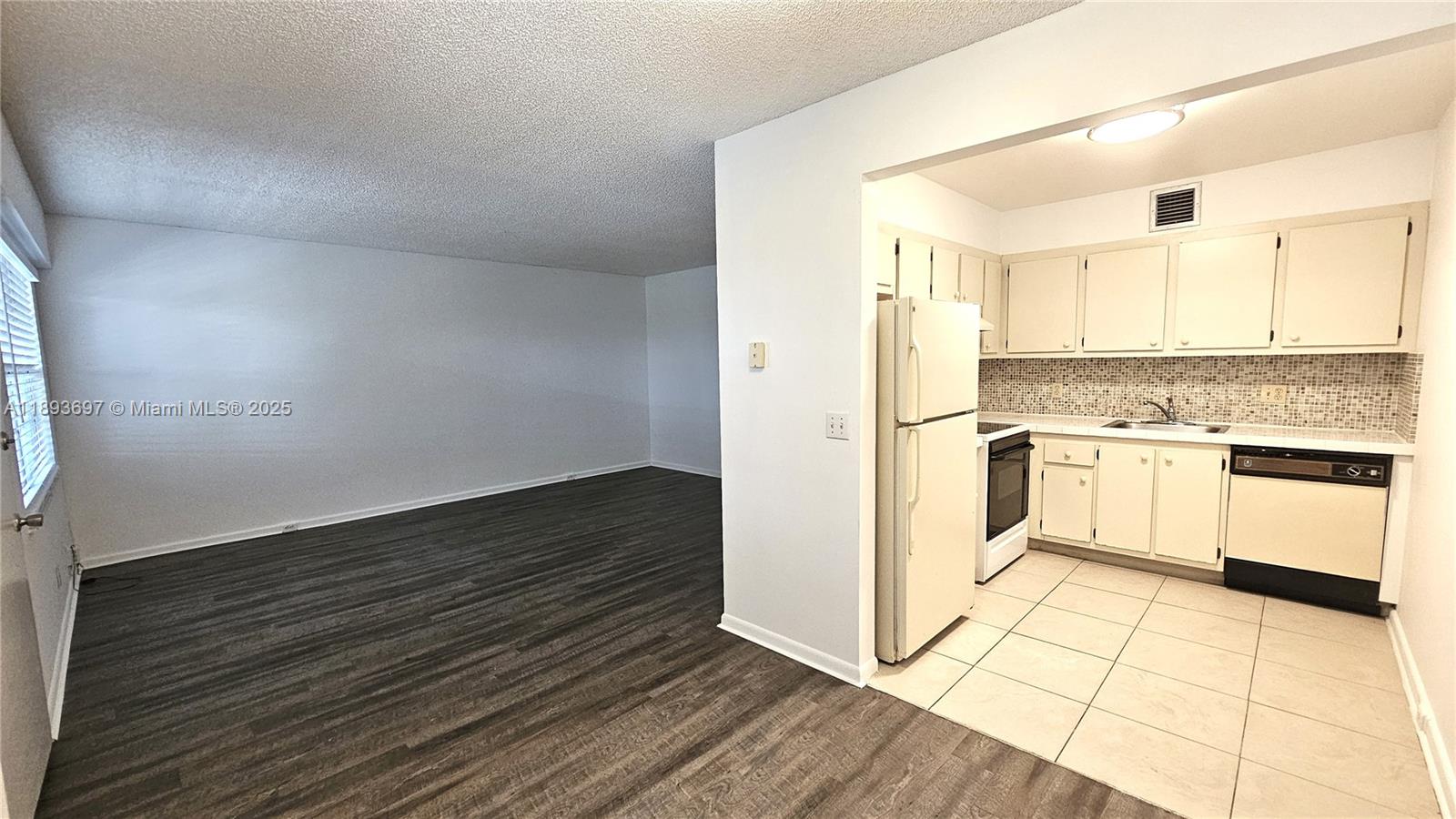 NEW HAMPTON AT CENTURY VI - Residential Lease