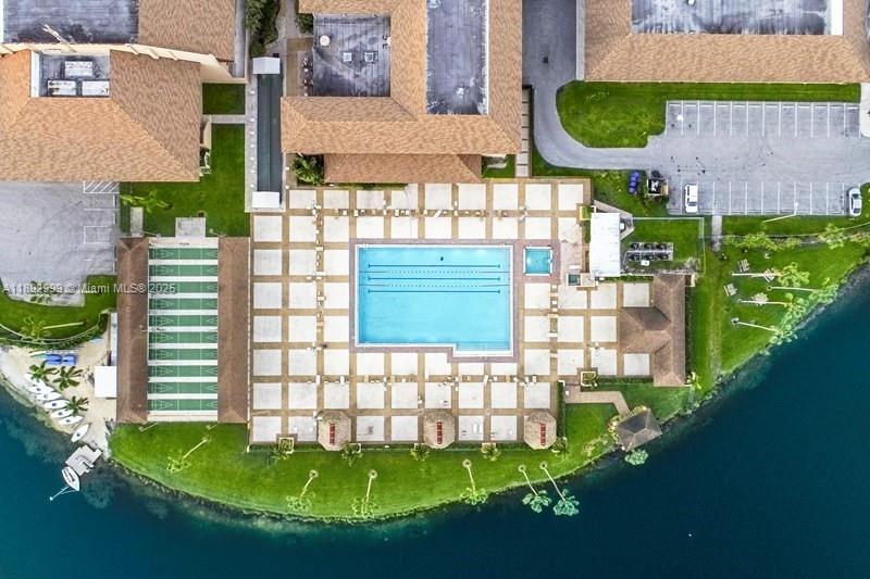 CAMBRIDGE AT CENTURY VILL - Residential