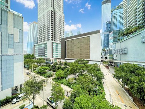 31 SE 6th St 703 Miami FL 33131