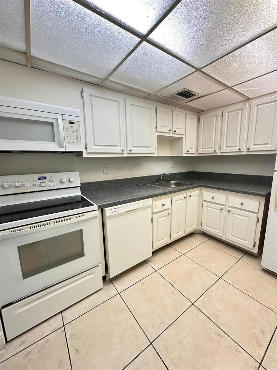 1805 Sans Souci Blvd 420, North Miami, Miami-Dade County, Florida - 1 Bedrooms  
2 Bathrooms - 