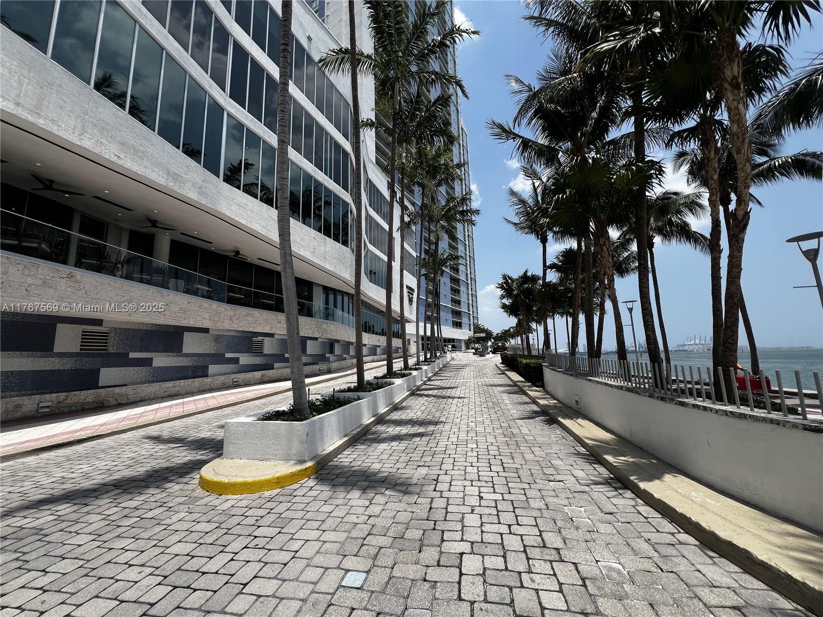 Rental Property at 335 S Biscayne Blvd 2900, Miami, Broward County, Florida - Bedrooms: 2 
Bathrooms: 2  - $3,600 MO.