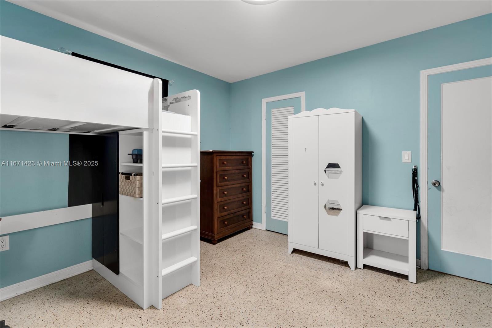 BISCAYNE HIGHLANDS - Residential