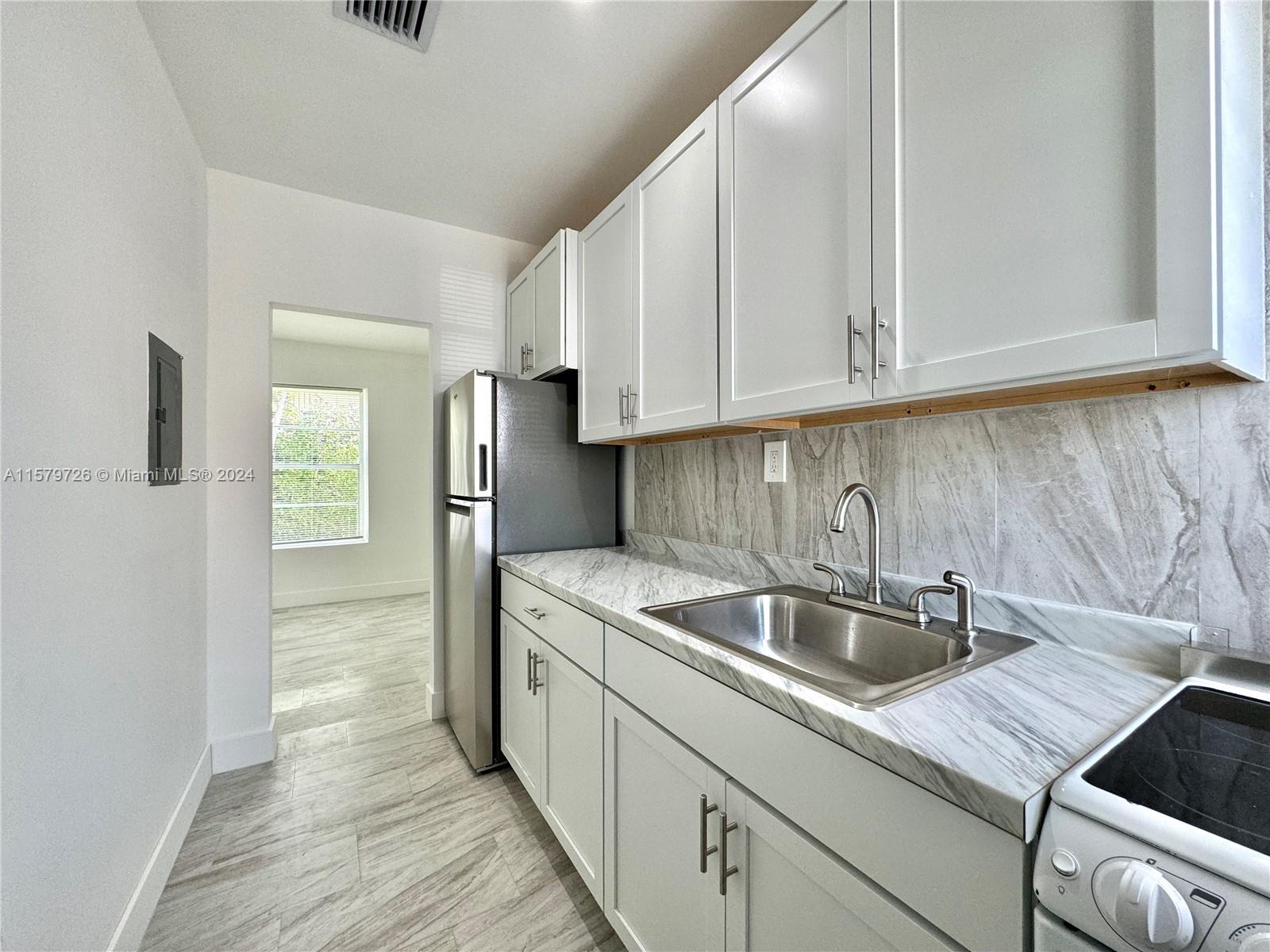 Rental Property at 6955 Rue Vendome 2, Miami Beach, Miami-Dade County, Florida - Bedrooms: 1 
Bathrooms: 1  - $1,990 MO.