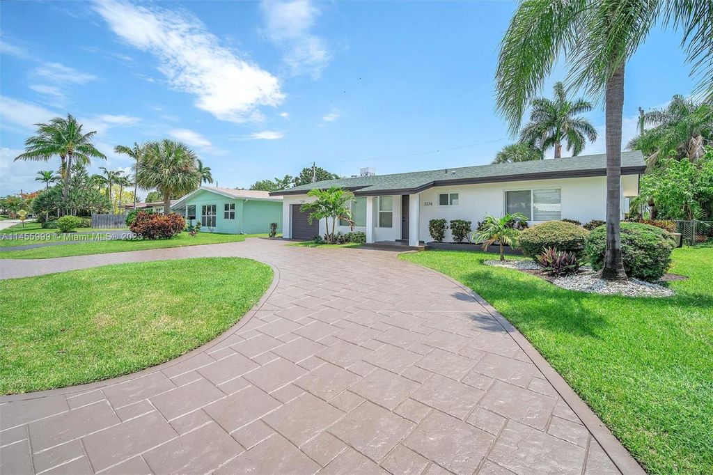 Photo of 3374 NE 19th Ave, Oakland Park, FL 33306 (MLS # A11455999)