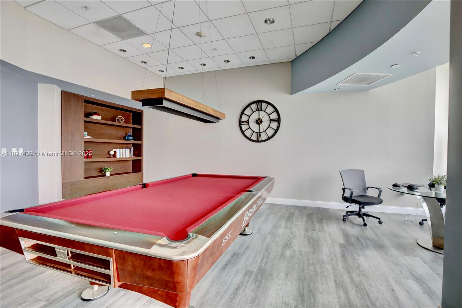 MET 1 CONDO - Residential