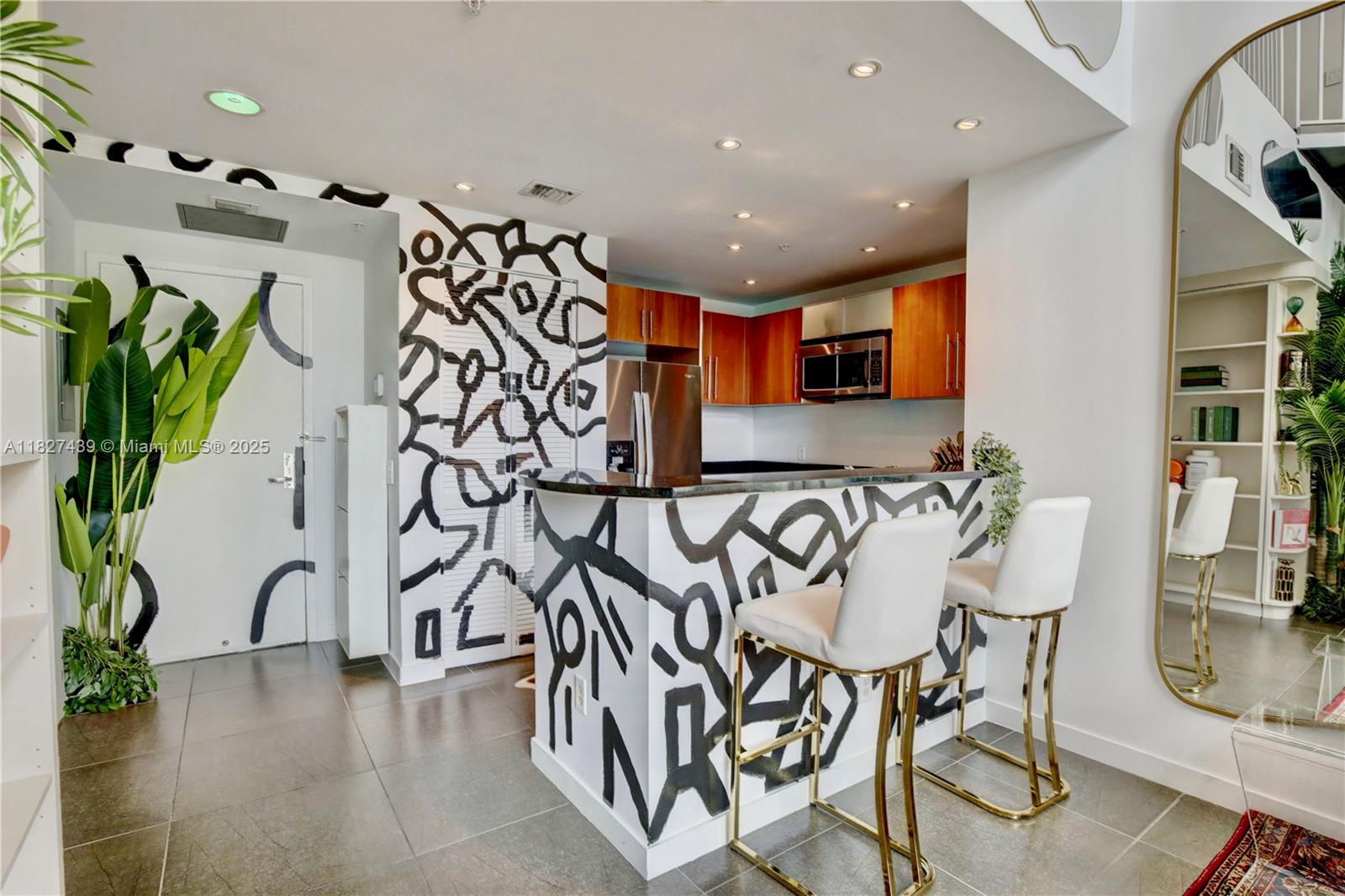 MET 1 CONDO - Residential