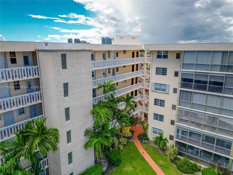 Photo of 2980 Point East Dr #D607, Aventura, FL 33160 (MLS # A11886047)