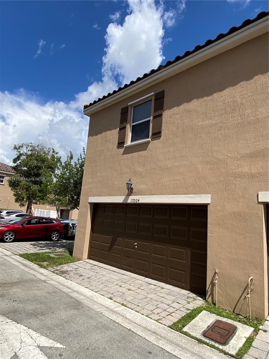 KENDALL COMMONS RESIDENTI - Residential