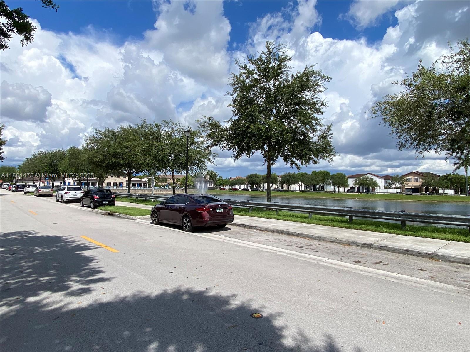 KENDALL COMMONS RESIDENTI - Residential