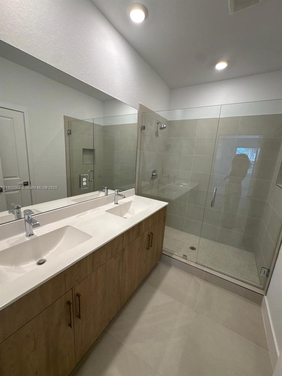 MERRICK SQUARE - Residential Lease