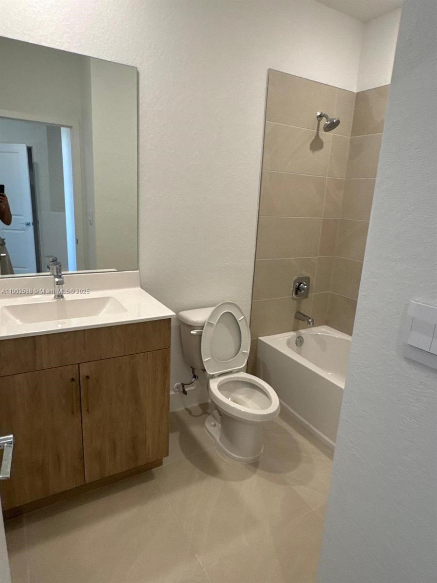 MERRICK SQUARE - Residential Lease