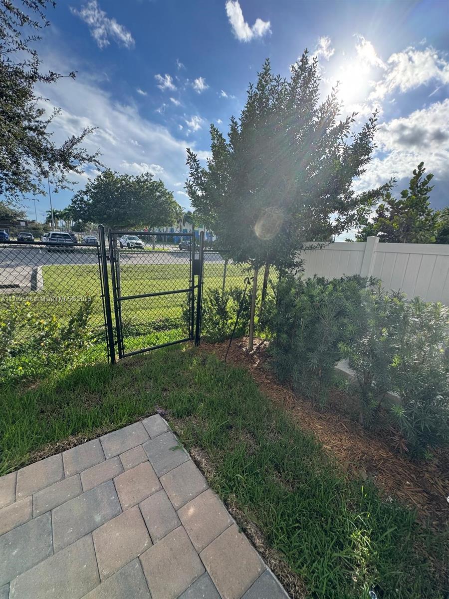 MERRICK SQUARE - Residential Lease