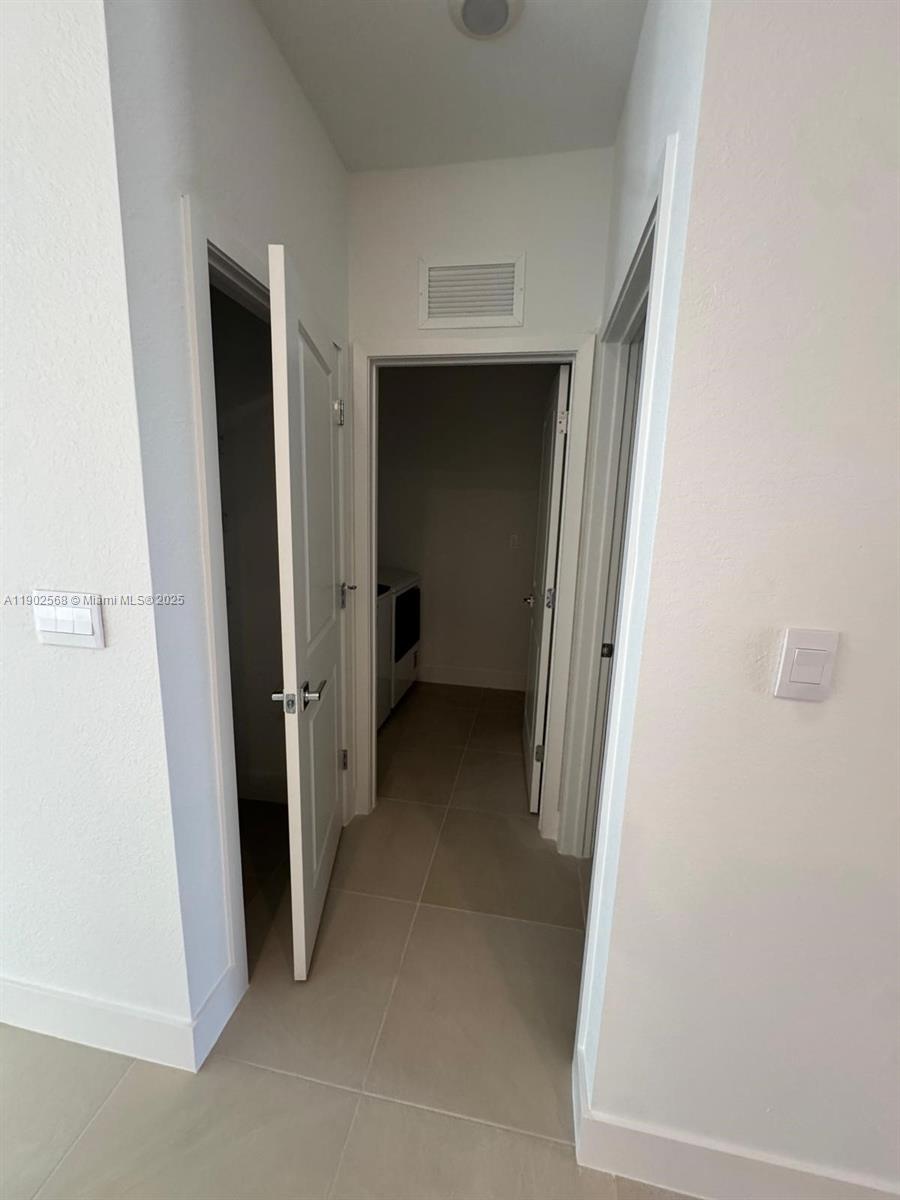 MERRICK SQUARE - Residential Lease