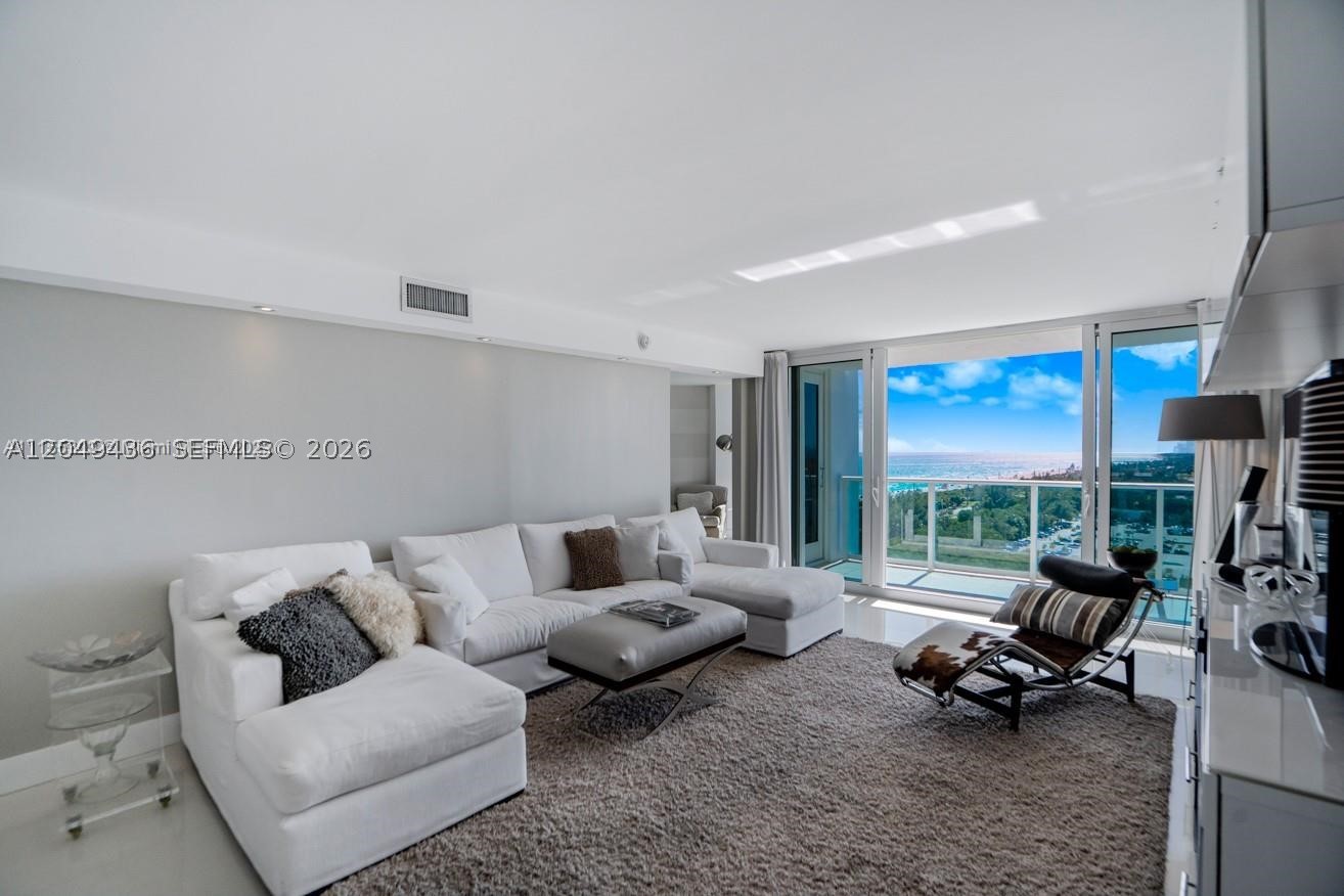 100 Bayview Dr 1622