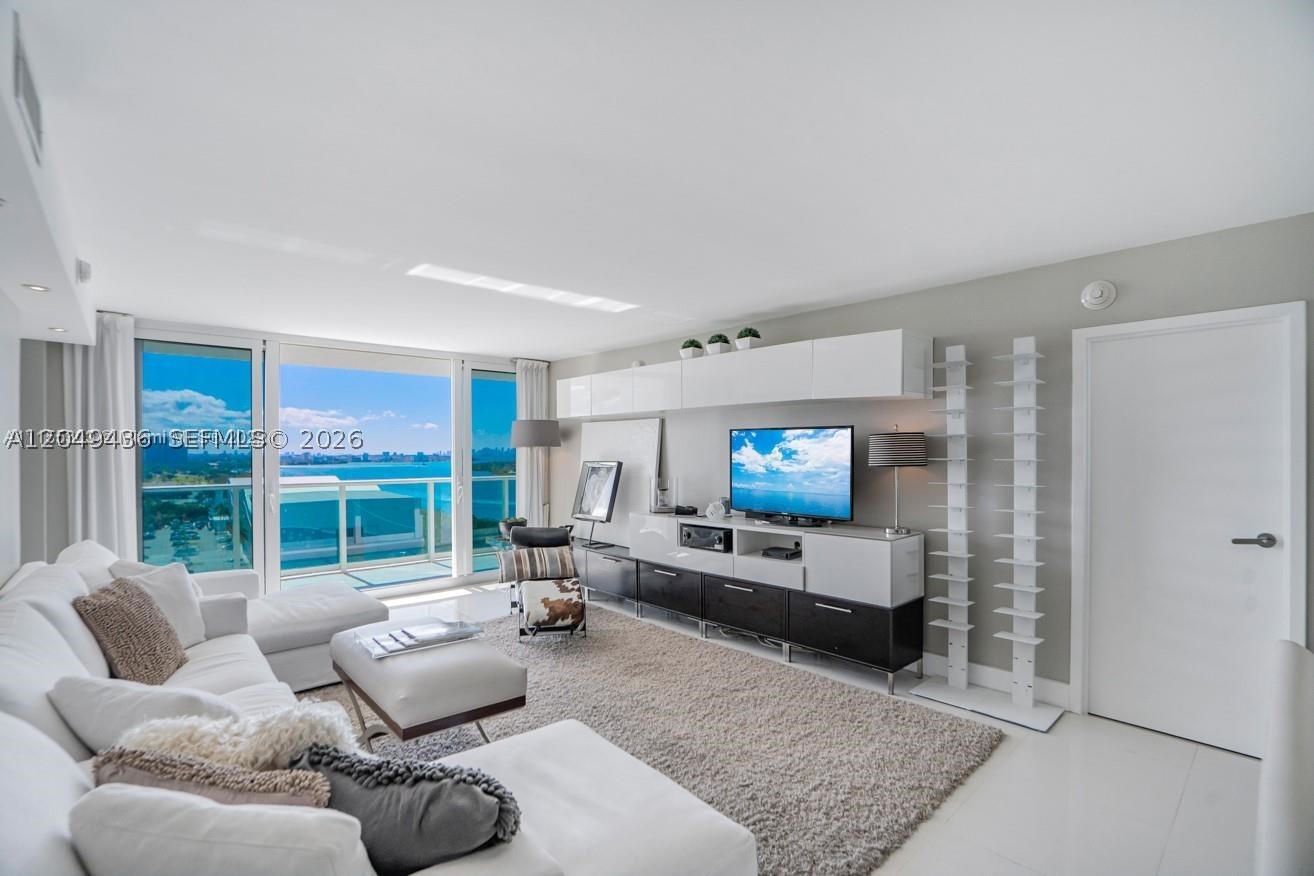 100 Bayview Dr 1622
