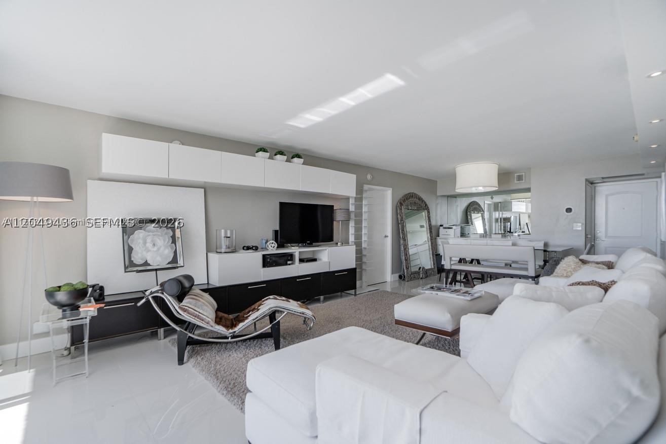 100 Bayview Dr 1622