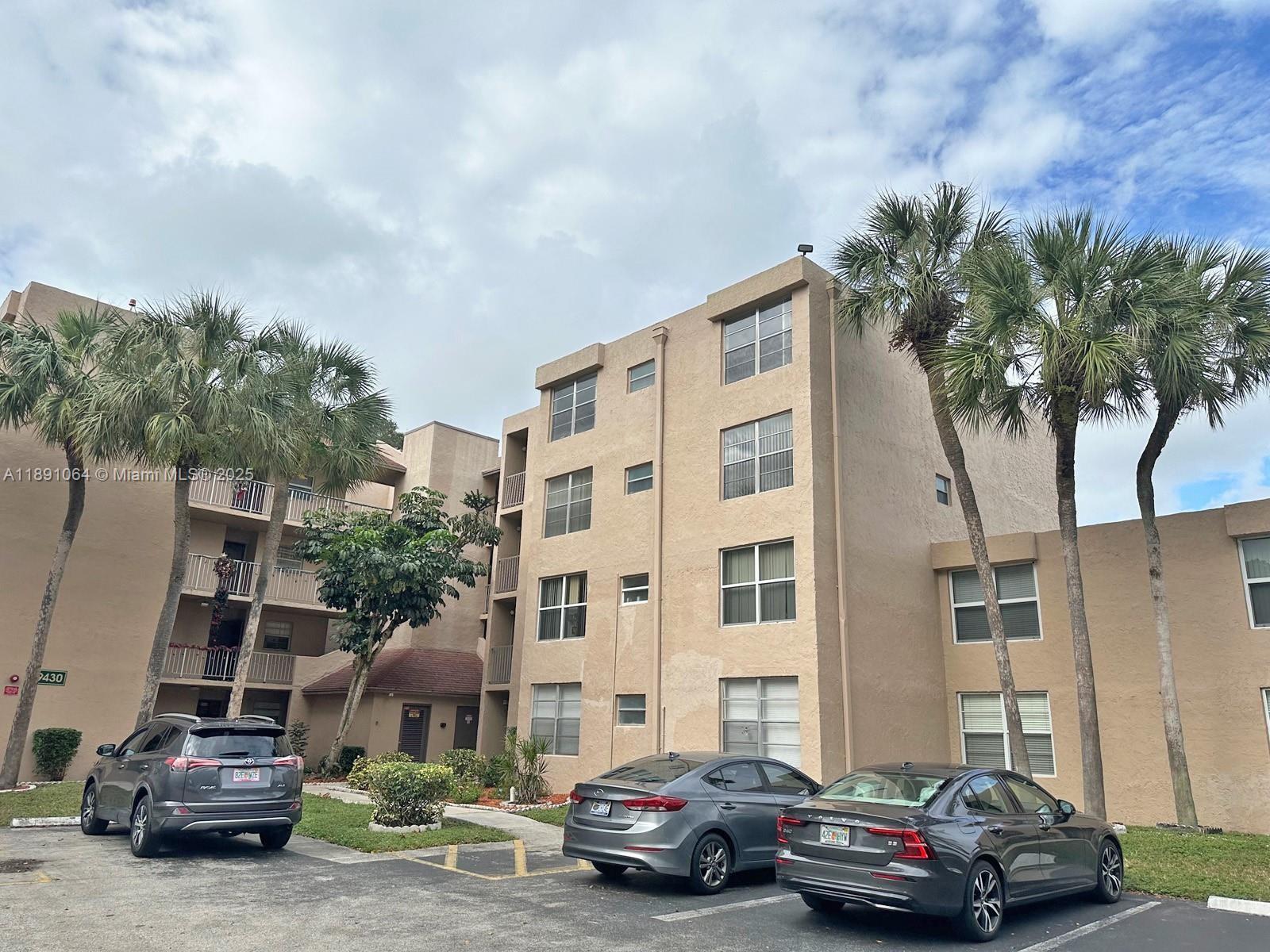 Welcome to Live Oak Condominium at Pine Island Ridge. This beautiful unit features 2 bedrooms, 2 bathrooms. The updated kitchen includes stainless steel appliances. New flooring, freshly painted. One assigned parking space, along with available guest parking. You will have access to excellent community amenities, including a clubhouse, golf course, gym, and tennis courts. Conveniently located near colleges, shopping centers, restaurants, and major highways.