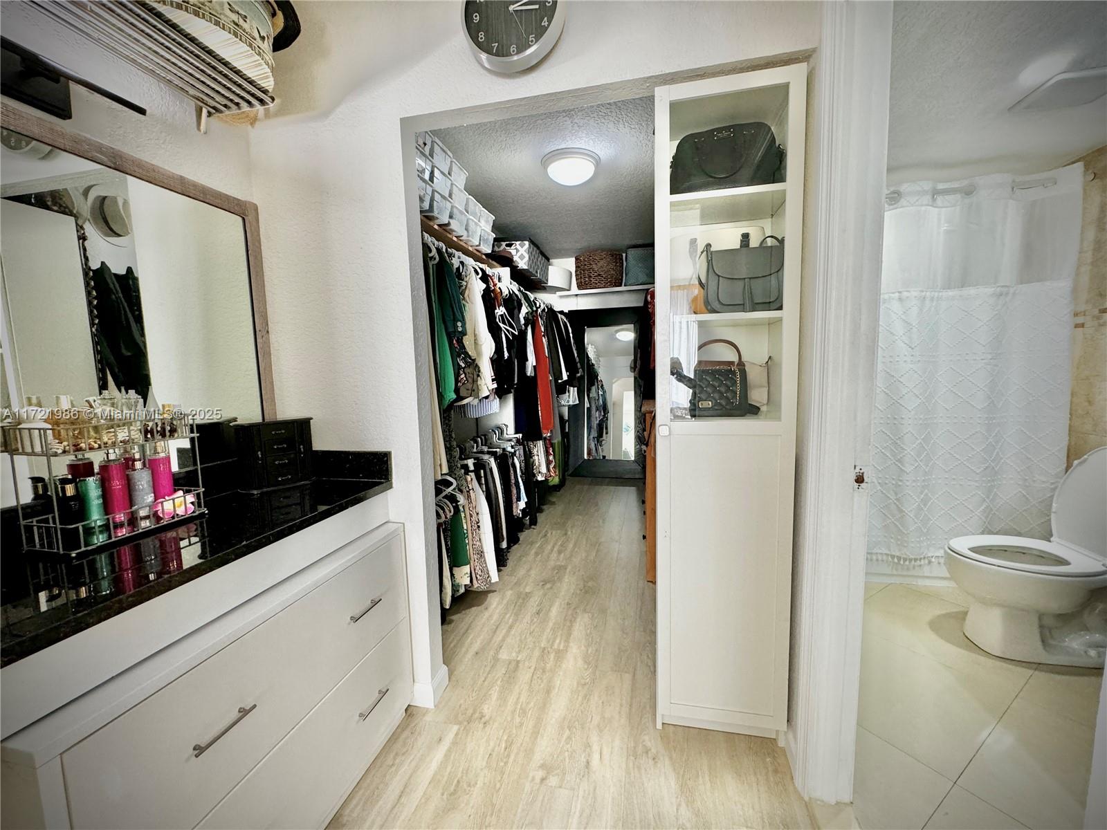 THE VINTAGE CONDO - Residential