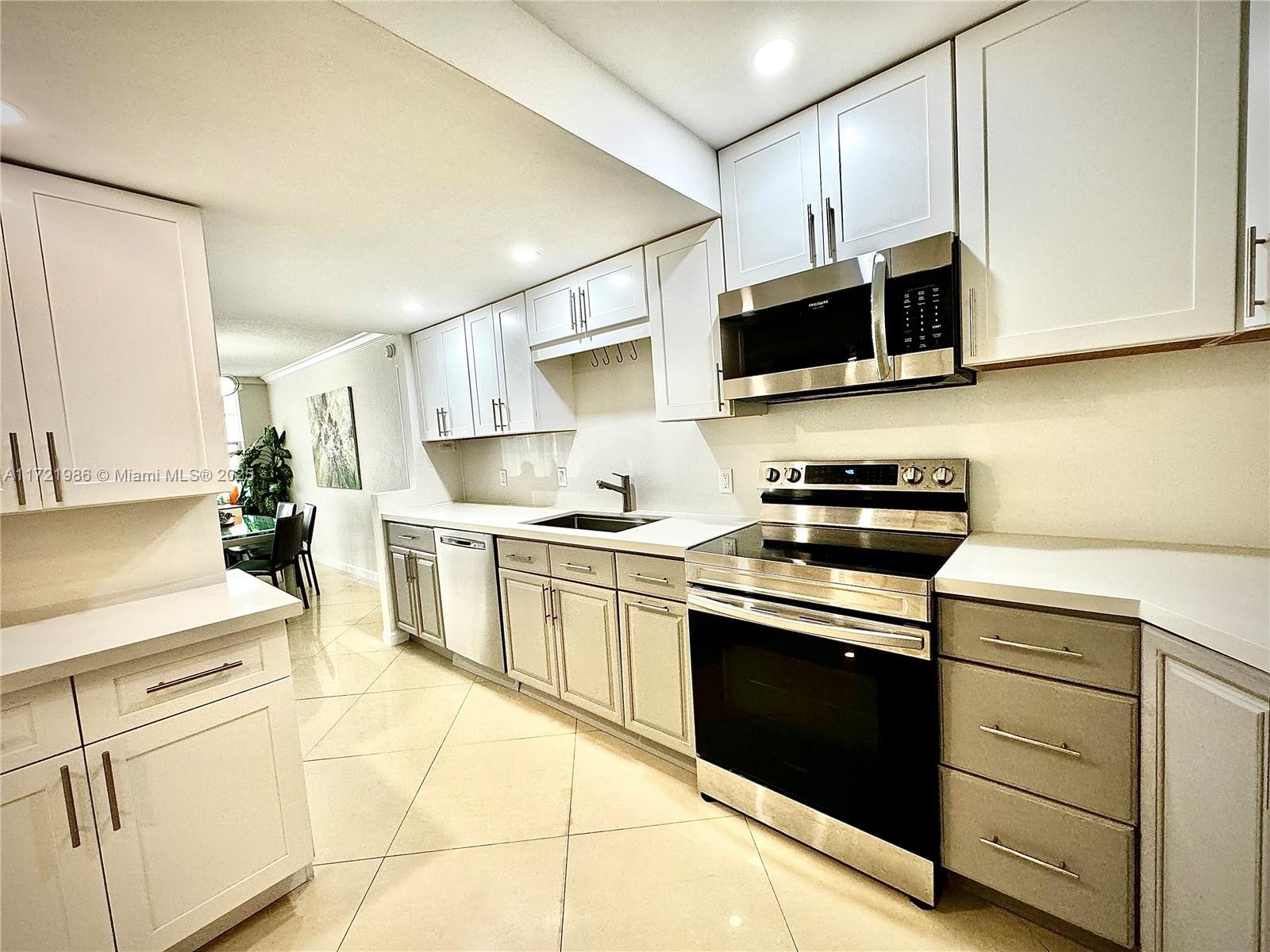 THE VINTAGE CONDO - Residential