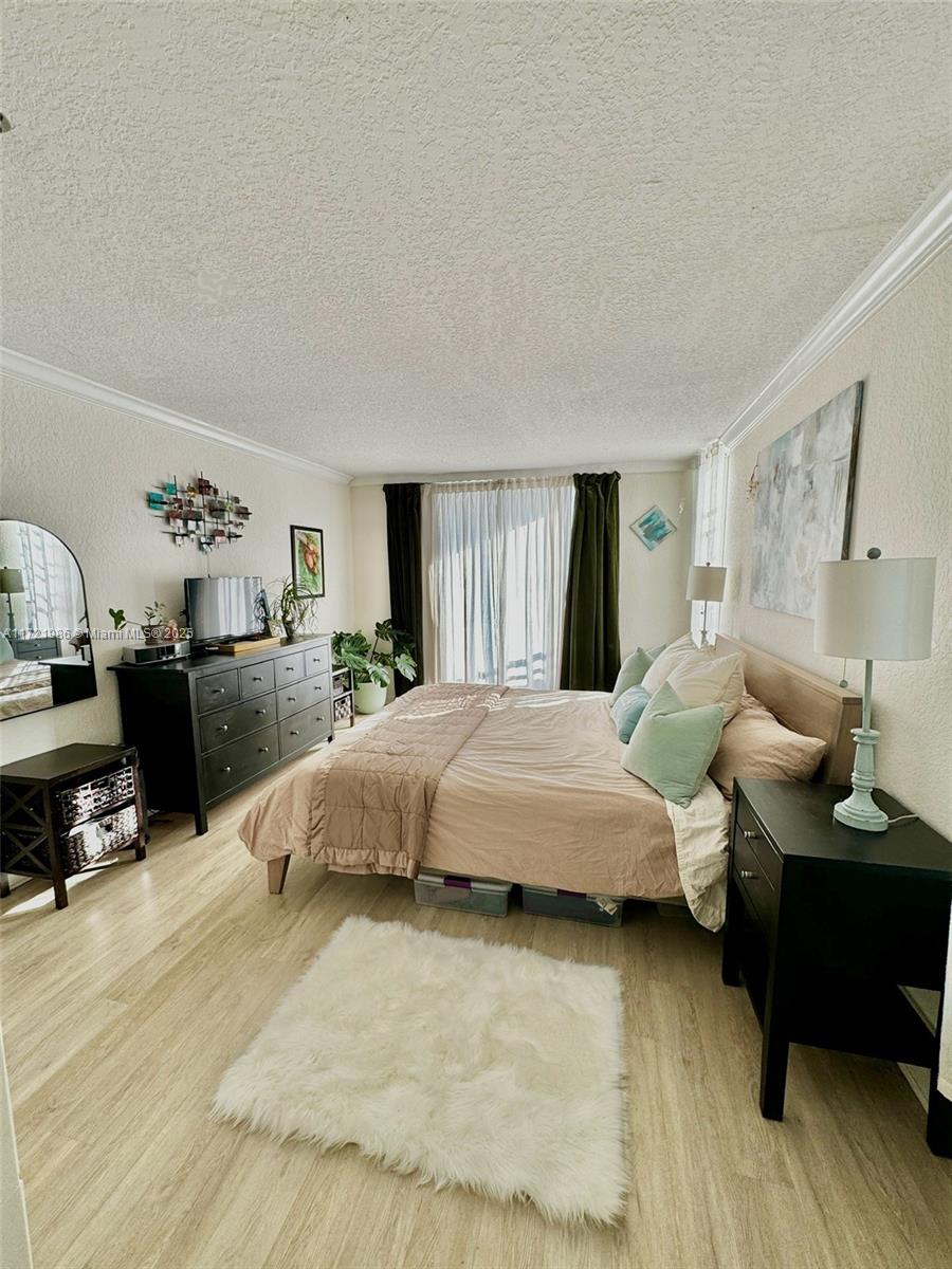 THE VINTAGE CONDO - Residential