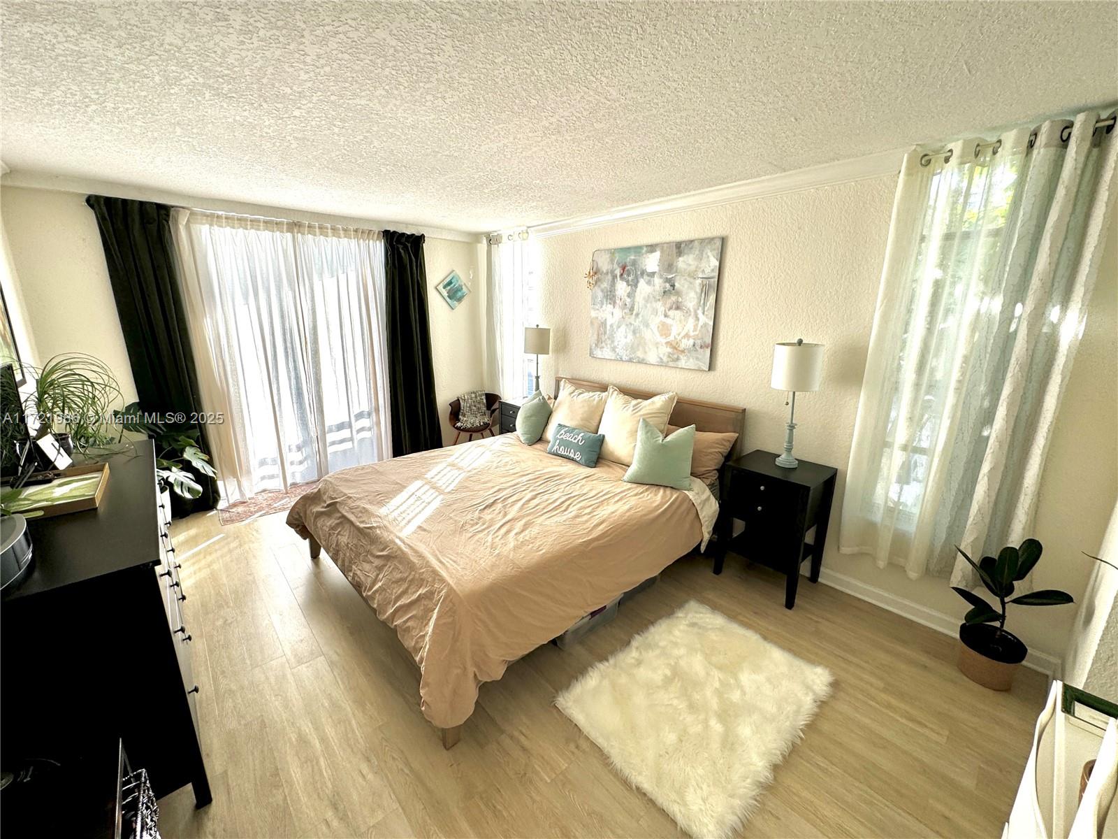 THE VINTAGE CONDO - Residential