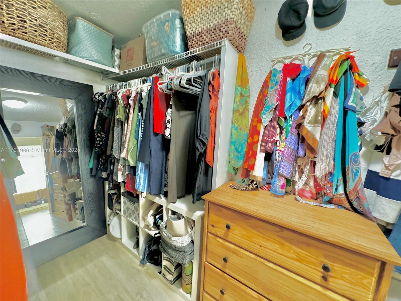 THE VINTAGE CONDO - Residential