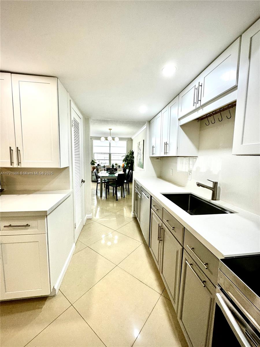 THE VINTAGE CONDO - Residential