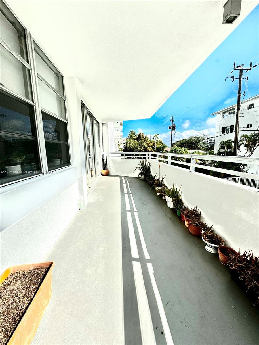 THE VINTAGE CONDO - Residential